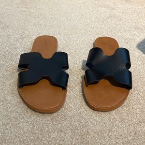 Universal Thread Black Sandals